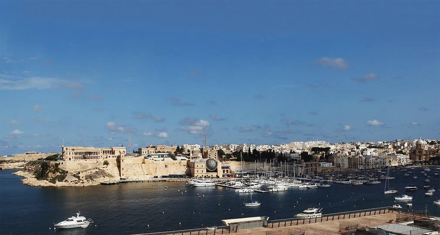 Mariette - Large Terrace - Grand Harbour View location
